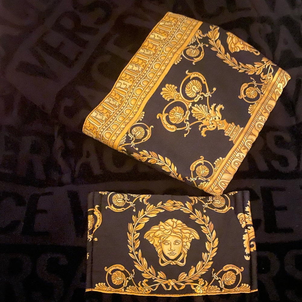 New Versace robe with box. WO tags.